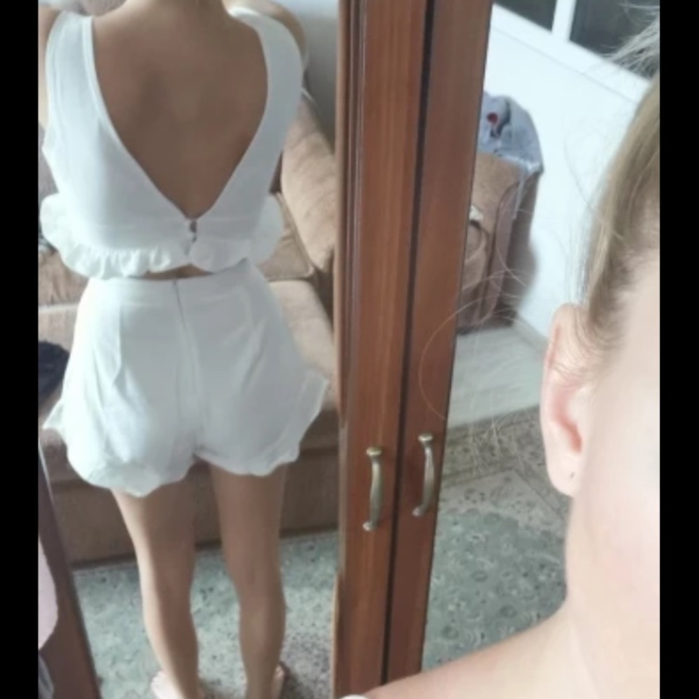1 Small Left!⚡️White two-piece ruffled romper! - Picture 4 of 5